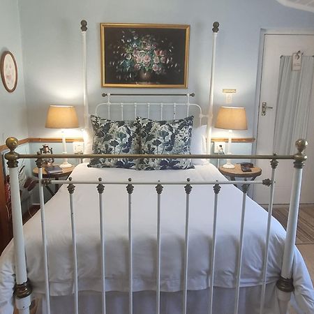 Old Oak Guest House เบลวิลล์ ภายนอก รูปภาพ