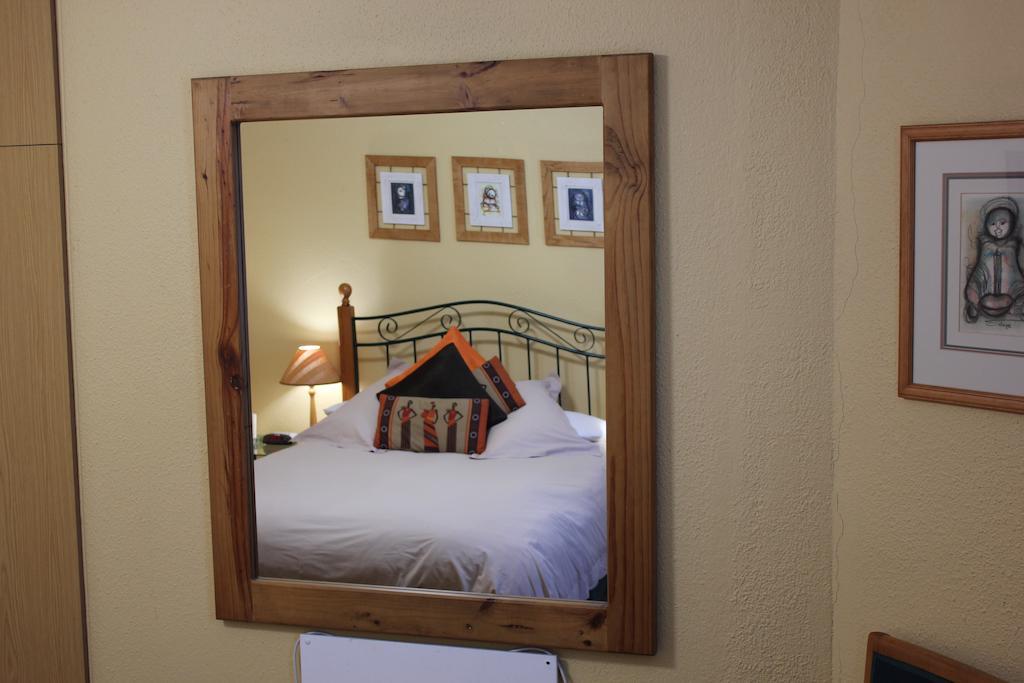 Old Oak Guest House เบลวิลล์ ภายนอก รูปภาพ