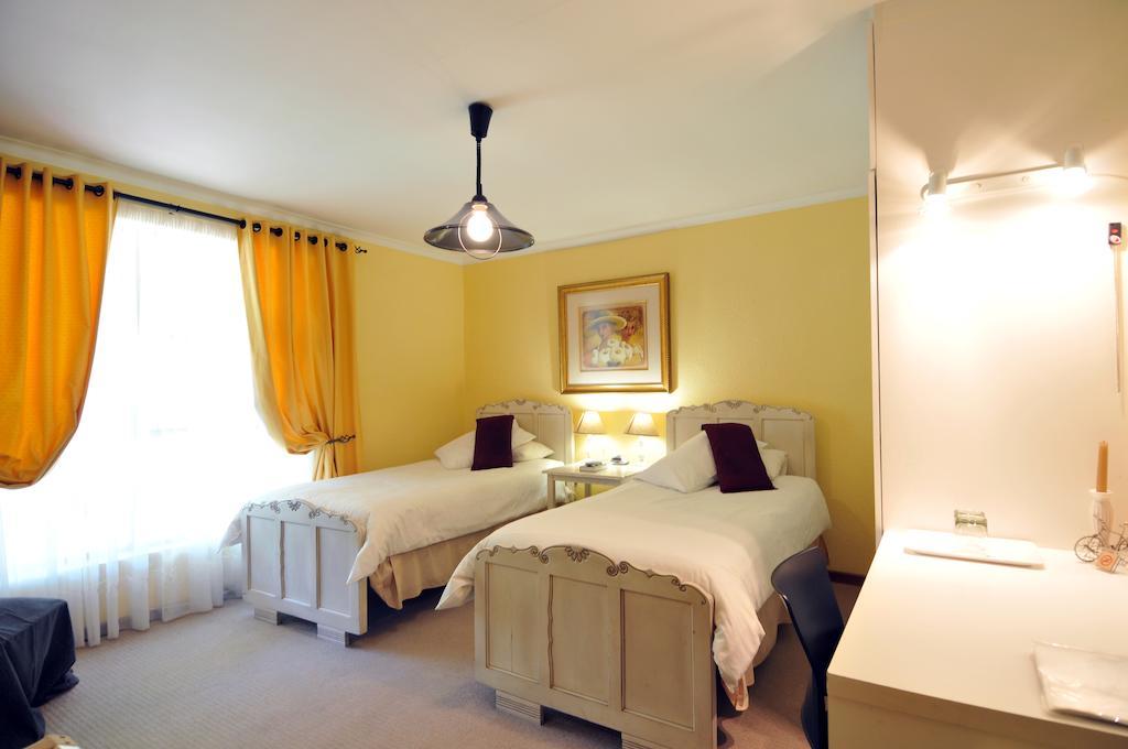 Old Oak Guest House เบลวิลล์ ห้อง รูปภาพ