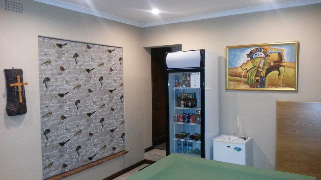 Old Oak Guest House เบลวิลล์ ภายนอก รูปภาพ